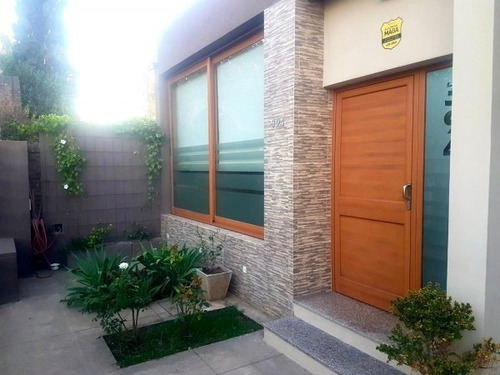Imagen 2 de 19 de Casa Tres Dormitorios Alvarez
