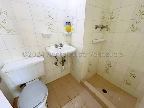 Apartamento En Alquiler En Zona Céntrica Cerca De La Clínica Lugo En Los Caobos 24-21286 Holder