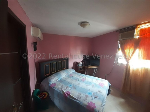 Apartamento En Venta En San Jacinto Maracay Aragua 23-878 Irrr