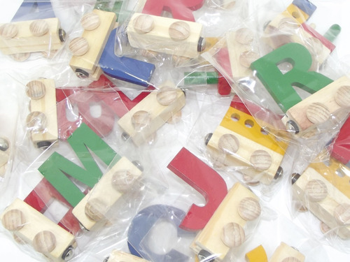 Imagem 4 de 7 de Trem De Madeira Com Letras - 9 Vagões A Sua Escolha