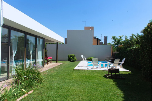 Casa En Planta Baja | 2 Dorm. | Pileta | Quincho | En Tejas 3