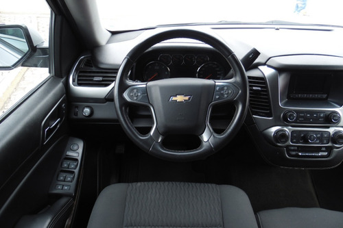 Imagen 10 de 14 de Chevrolet Suburban 2016