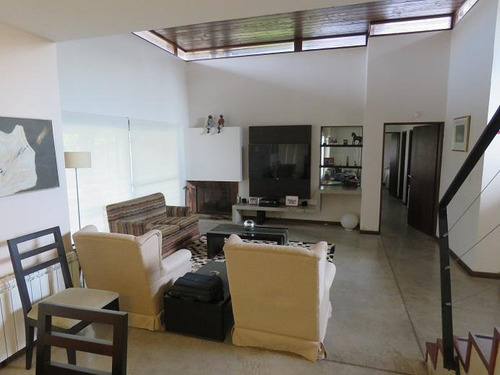 Casa De 4 Dormitorios En Venta - Pileta - Hostal Del Sol - San Eduardo - Aldea
