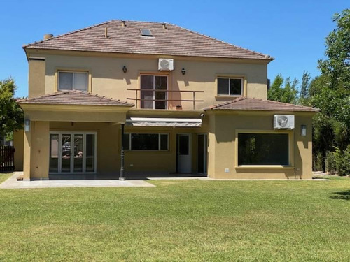 Imagen 3 de 30 de Casa En Venta En Santa Barbara, Tigre, G.b.a. Zona Norte