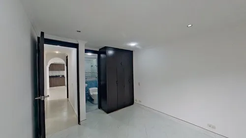 Lindo Apartamento Remodelado En La Loma De Los Bernal. Código #10