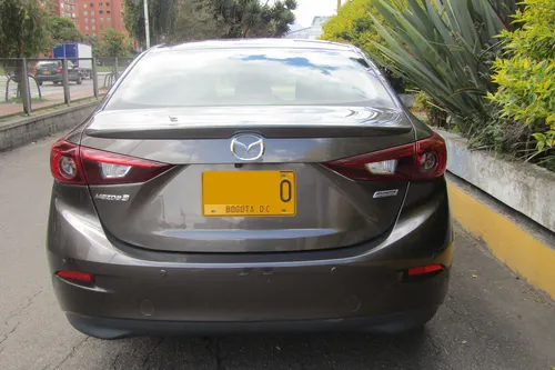 Mazda 3 2.0 Touring MT