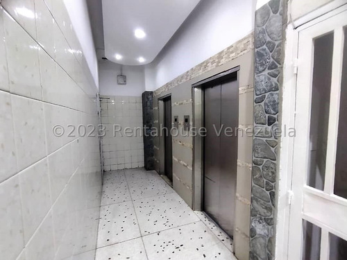 Vendo Apartamento En Zona Centro De Maracay (lopez Aveledo), Código 24-21852 Cm
