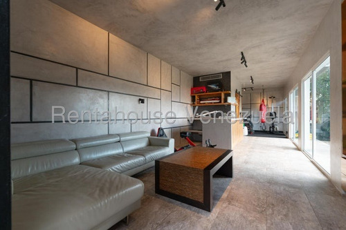 Agp Cómoda Y Hermosa Casa Totalmente Remodelada En Venta En Alto Hatillo 25-10899 Ys