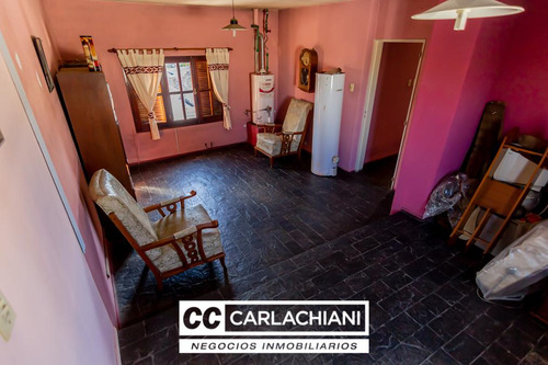 Casa En Venta - Barrio Azcuénaga Rosario - 3 Plantas - Patio