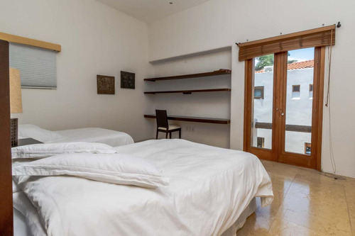 Casa En Venta Y Renta Frente A La Laguna En Isla Dorada