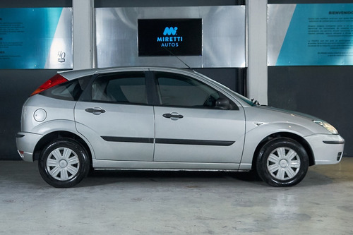 Imagen 6 de 17 de Ford Focus 1.6 Ambiente Mp3