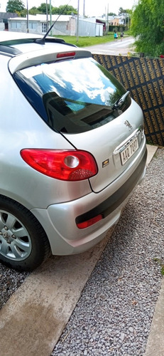 Peugeot 207 2011 1.4 Quiksilver 75cv