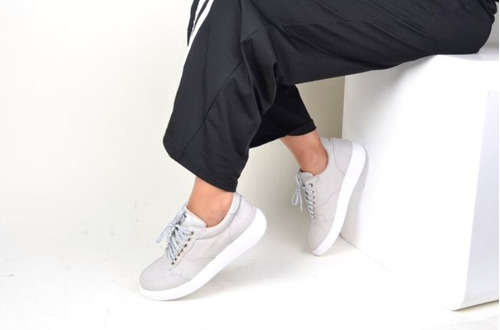 Imagen 2 de 6 de Zapatillas Urbanas De Mujer De Cuero Cordones Tami - Ferraro