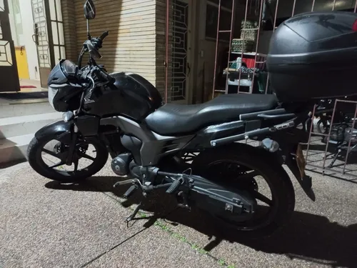 Moto Con Maletero, Excelentes Condiciones.
