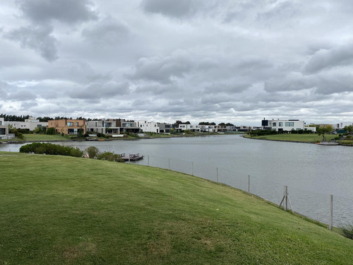 Lote En Venta En El Barrio Los Carpinchos, Nordelta. Tigre.