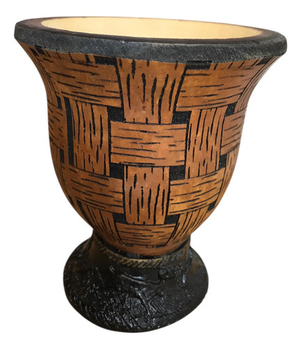 Mate De Calabaza Con Pie De Masa Tallado Gaucho Marrón Claro Tallado Gaucho