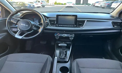 Kia Rio 4p LX L4/1.6 Aut