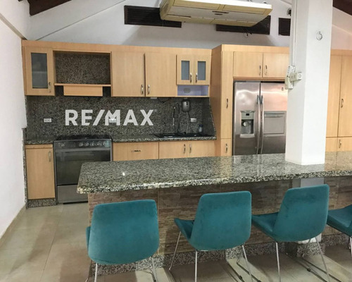 Casa Con Amplio Terreno Y Potencial Comercial En Juan Griego, Isla De Margarita