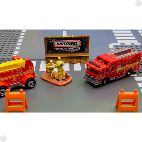 Conjunto Miniatura Bombeiro Resgate De Incêndio Hvp35 Mattel Cor Bombeiros