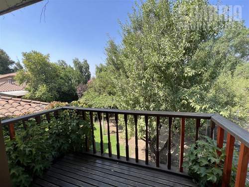 Casa En Venta De 6 Dorm. En Colina