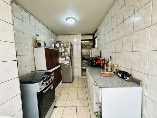 Casa En Venta De 5 Dorm. En Ñuñoa