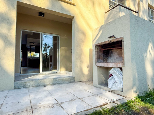 Dúplex Apto Crédito Pilar Con Jardín Propio Condominio Petrel Village