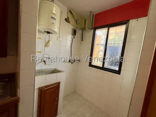 Maribel Morillo Asesor Inmobiliario De Rentahouse Vende Estupendo Apartamento; De 3 Hab. Y 2 Baños; Condominio Del Este De Barquisimeto Con Gimnasio, Caney, Salon De Fiesta Yplanta Electrica;