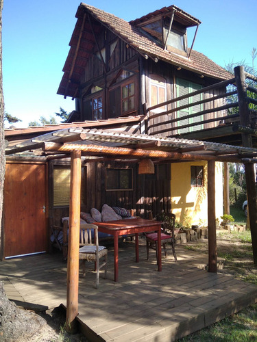 Cabaña De Madera En Anaconda Zona De Bosques Cerca De Playa