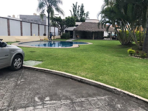 Terreno En Esquina, Privada Con Vigilancia, Par Vial Jiutepec