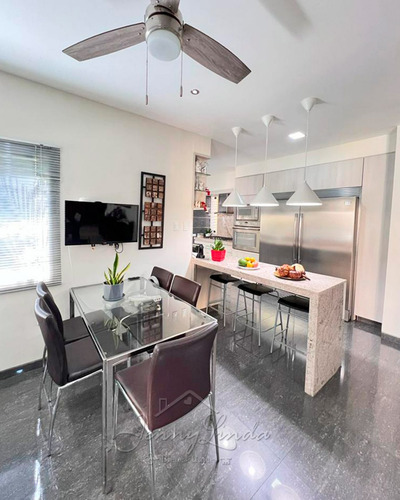 En Venta Hermosa Casa Con Piscina 410 M² Urb. San Jacinto Maracay Aragua