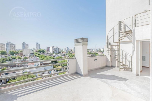 Semipiso - Tranquilidad - Mucha Luz Y Gran Vista Desde El 6to Piso!