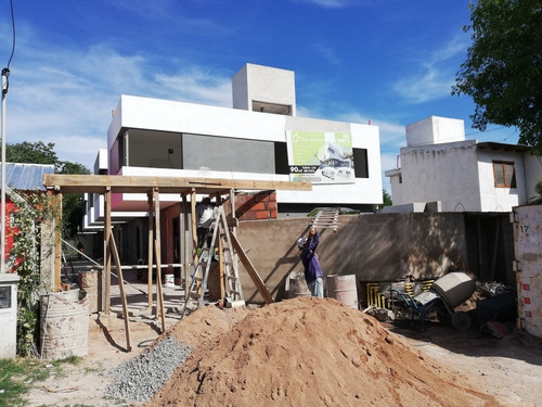 Imagen 17 de 18 de Duplex En Venta 2 D Y Dpto 1 D Con Cochera,