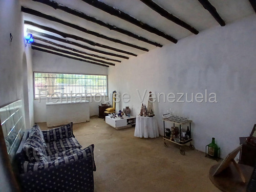 Dennymar, Vende Hermosa Casa Granja Ideal Para Uso Comercial O Residencial Con 2800m2 Dispone De 4 Habitaciones 2 Baños Y Todos Los Servicios Basicos En Agua Viva Cabudare B5a16469