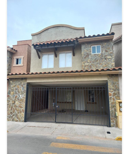 Casa En Venta En Pachuca Hidalgo Fraccionamiento Real Madeira Con Cisterna Frente A Parque