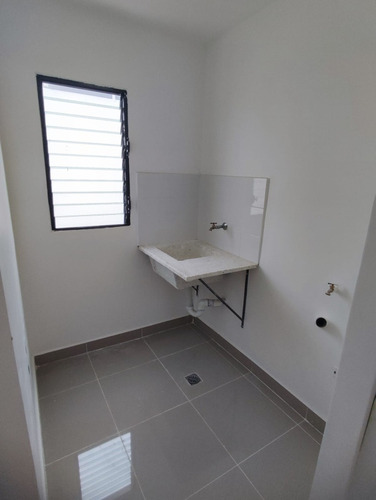 Venta Apto 2 Y 4rto Nivel Ubicado En Santiago