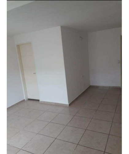 Imagen 8 de 12 de Casa En Venta En Barrio Escobar.