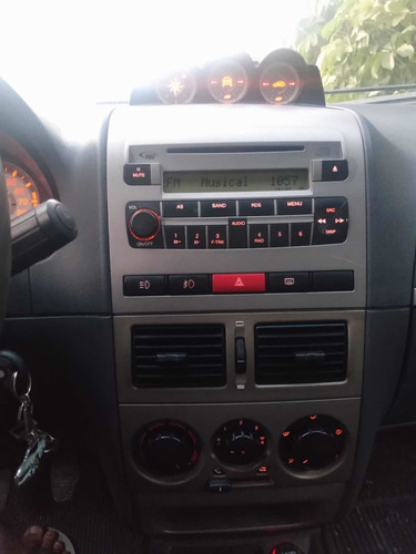 Imagem 9 de 9 de Fiat Palio Weekend 1.8 Locker