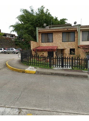 Town House En Venta En Lomas De Monteclaro