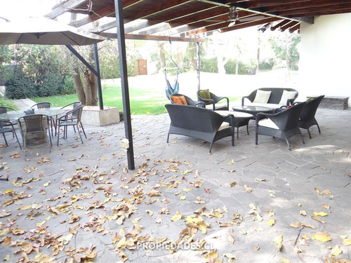 Casa En Venta De 4 Dorm. En Las Condes