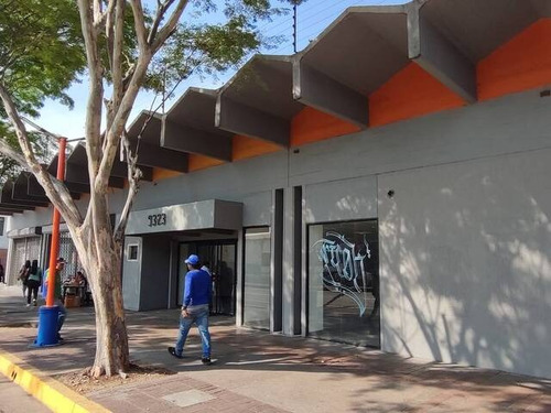 Local Comercial En Alquiler De Esquina En La Av Las Ferias Muy Cerca De La Av. Lara De 1.200 M2, Ideal Para Concecionario De Motos, Vehiculo, Muebleria, Ferreteria, Supermercados, Etc. Rp.
