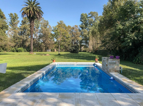 Imagen 8 de 15 de Venta Hermosa Quinta Sobre Amplio Lote En Chacras De Canning