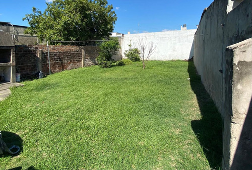 Casa 2 Dormitorios Con Gran Terreno.