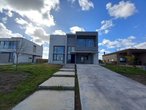 Casa En Venta En Villalobos, Guillermo Enrique Hudson, Berazategui