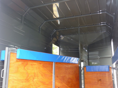 Acoplado Trailer Cerrado Full 2 Caballos Cigueña Piso Goma