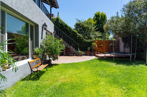 Venta De Casa 8 Ambientes En Hurlingham Con Piscina Y Quincho