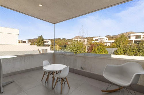 Casa En Venta De 4 Dorm. En Lo Barnechea