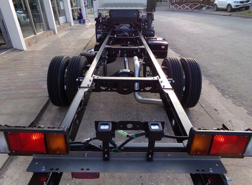 Imagen 4 de 16 de Isuzu Npr 75 Cabina Simple 5.2 L 153cv Chasis Largo 0km My23
