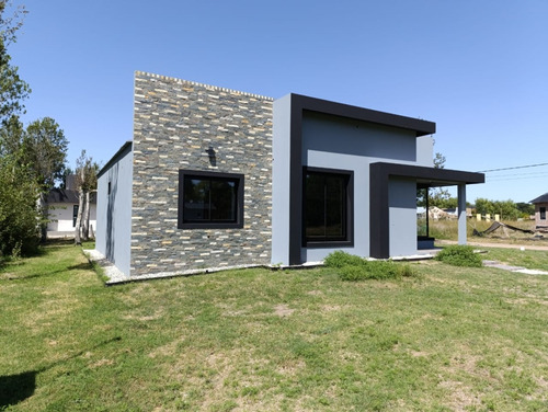 Casa De 4 Ambientes A Estrenar En Costa Del Este