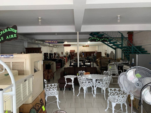 Imagen 3 de 12 de En Venta Local Comercial Muy Grande Y Centrico Enfrente De Plaza Santuario