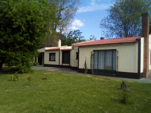 Imagen 3 de 14 de Quinta 20 De Junio / Pontevedra . 2 Piletas ,quincho,asador ,4 Hab , Internet Cable .
